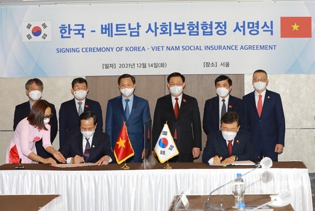 Lễ ký hiệp định giữa Chính phủ Việt Nam và Hàn Quốc về bảo hiểm xã hội. Ảnh: Bộ Lao động-Thương binh và Xã hội